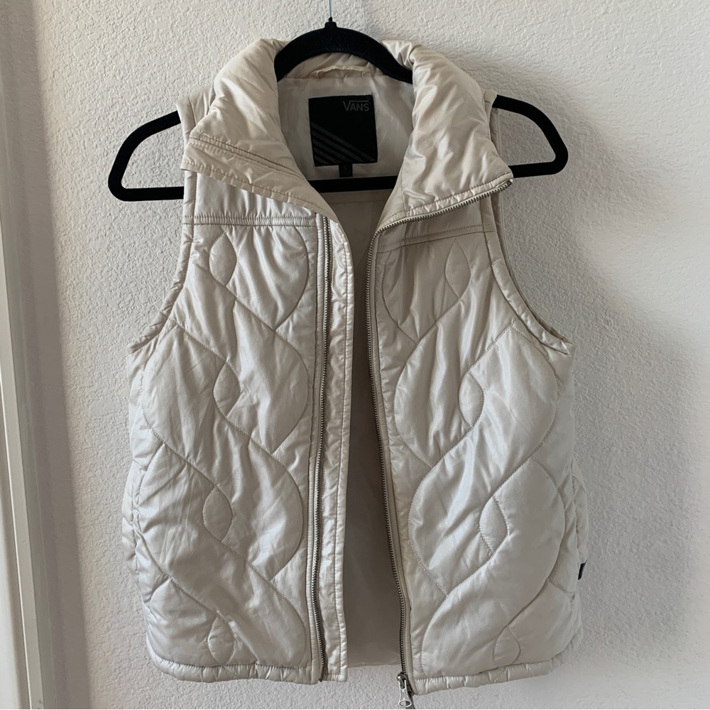NWOT VANS cable patterned white cream puffer vest